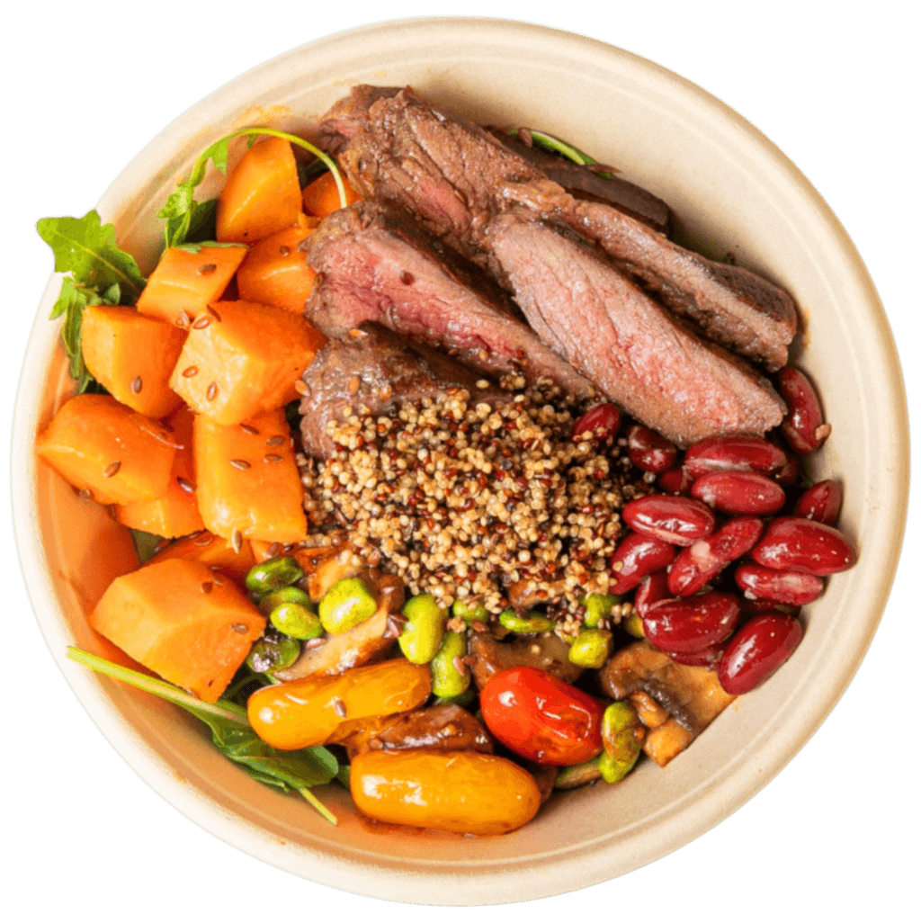 gesunde-beef-bowl-mit-suesskartofeln-cherrytomaten-kideny-bohnen-rucola-edamame-quinoa